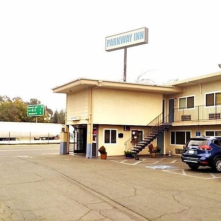 Parkway Inn フレズノ エクステリア 写真