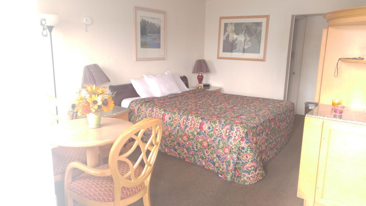Parkway Inn フレズノ エクステリア 写真